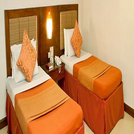 Royal Garden Hotel Ozamiz Extérieur photo